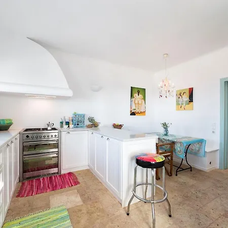 Villa Sleeps8-parking-garden-pool-sunsets-barbeque Emporio (Santorini)