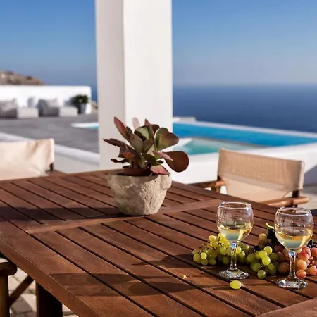 Villa Sleeps8-parking-garden-pool-sunsets-barbeque *