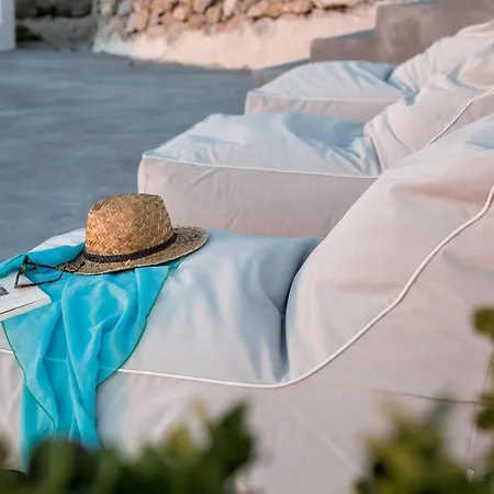 Sleeps8-parking-garden-pool-sunsets-barbeque Villa