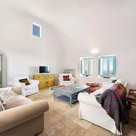 Villa Sleeps8-parking-garden-pool-sunsets-barbeque Emporio (Santorini)