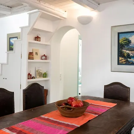Villa Sleeps8-parking-garden-pool-sunsets-barbeque *